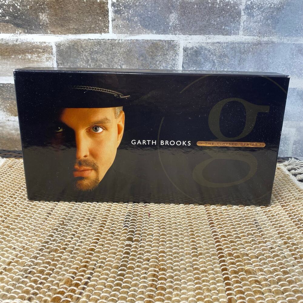 2005 Garth Brooks Limited Series 6 disc Collection 5 CDs and 1 DVD, 65 page Book